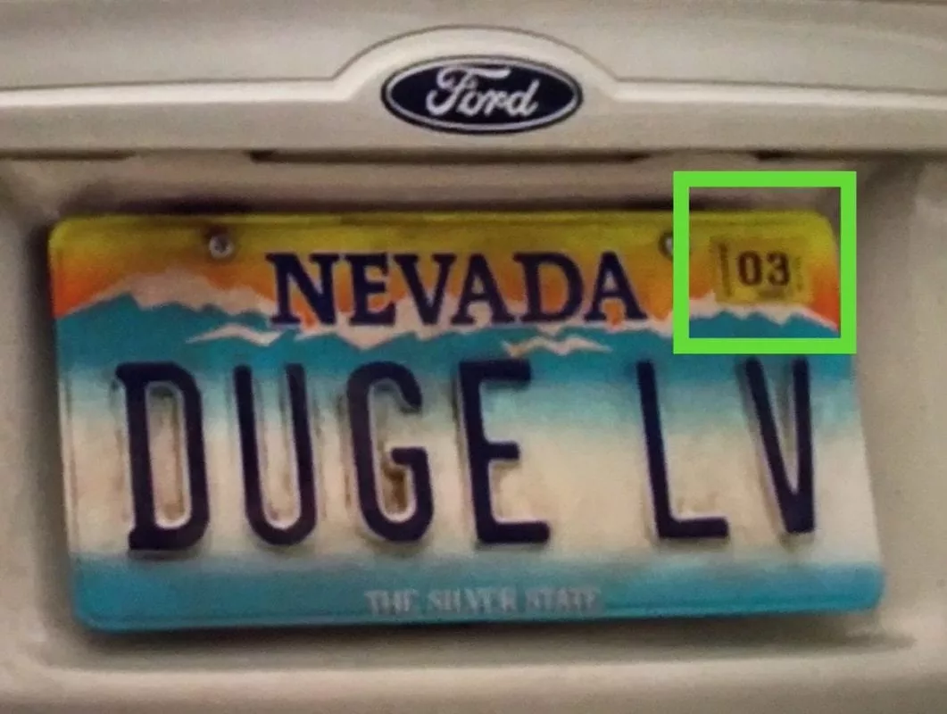 DUGE LV numberplate