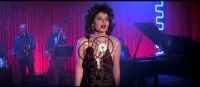 Dorothy Vallens sings on stage in Blue Velvet
