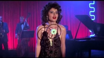 Dorothy Vallens sings on stage in Blue Velvet