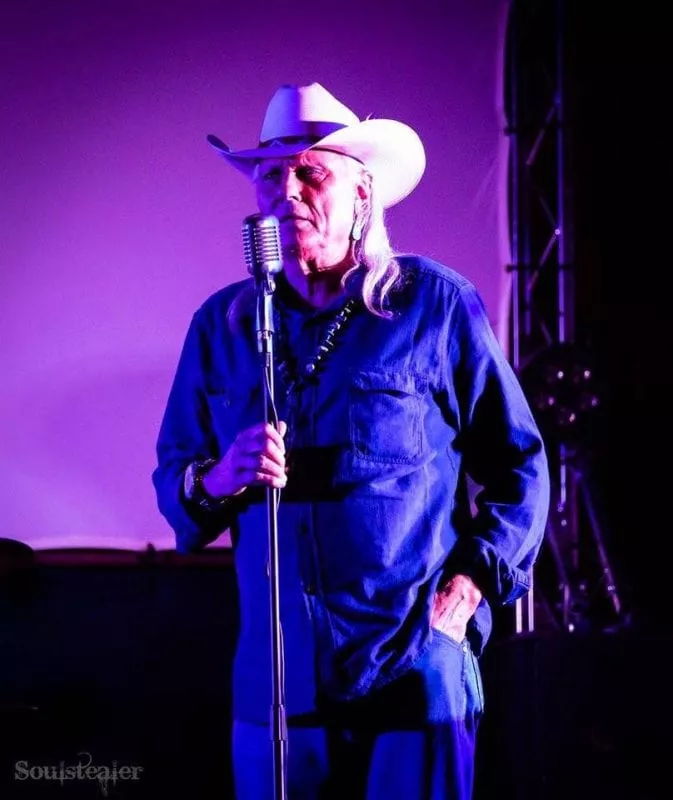 Michael Horse sings at the Twin Peaks UK Fest 2017