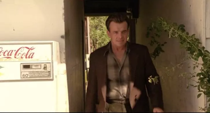 Leland Palmer arrives at the Red Diamond Motel