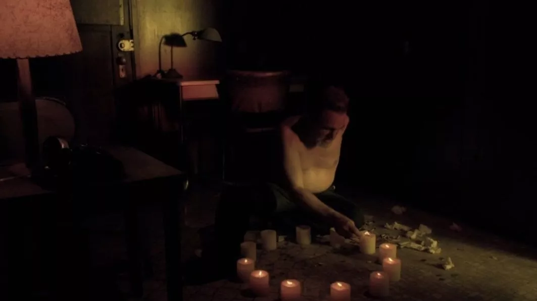 MIKE in a motel room in FWWM MIKE in a motel room in FWWM