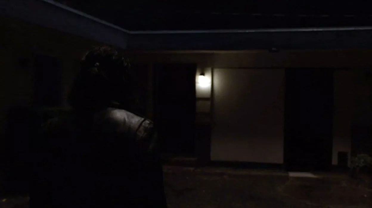 Mr C arrives at the Dutchmans motel