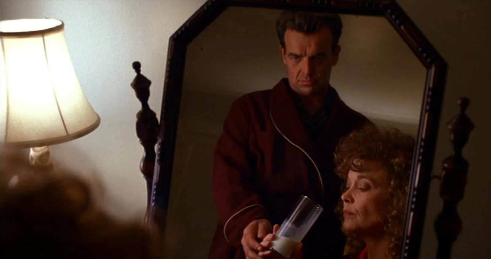 Leland Palmer gives Sarah drugged milm