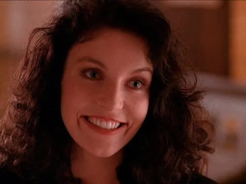 Maddy Ferguson smiling, played by Sheryl Lee