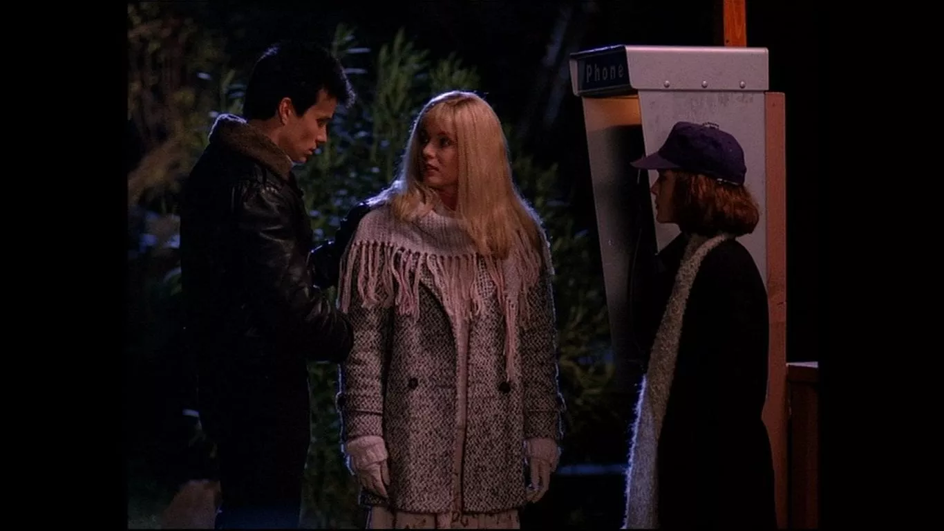 Maddy Ferguson dresses up as Laura Palmer, standing with James Hurley and Donna Haywood