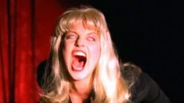 Laura Palmer doppelganger screams in the black lodge