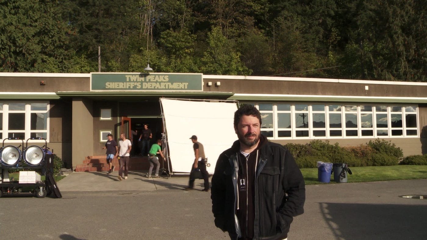 Charles De Lauzirika outside the Twin Peaks sheriffs station set