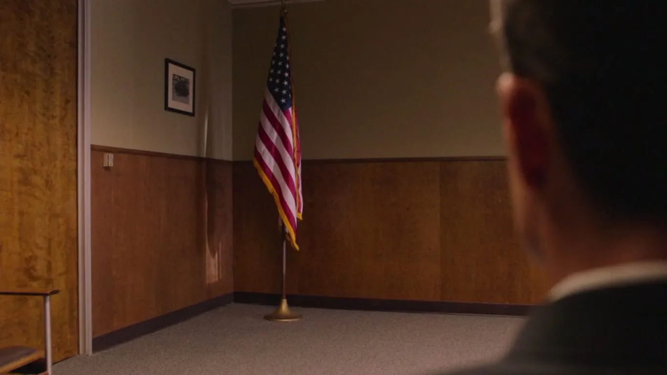 A US flag standing in a corner in Part 9 of Twin Peaks The Return