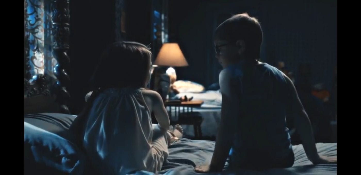 Young Luke and Nell, the twins in The Haunting of Hill House