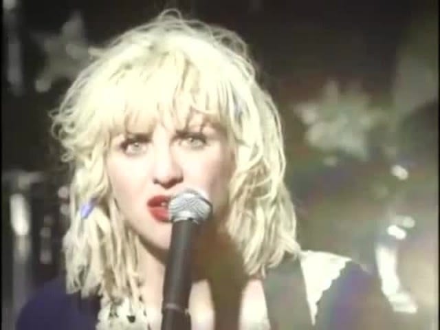 Courtney Love singing in 1994.