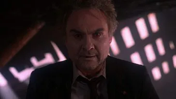 Windoms face starts to go pale as he gives his speech