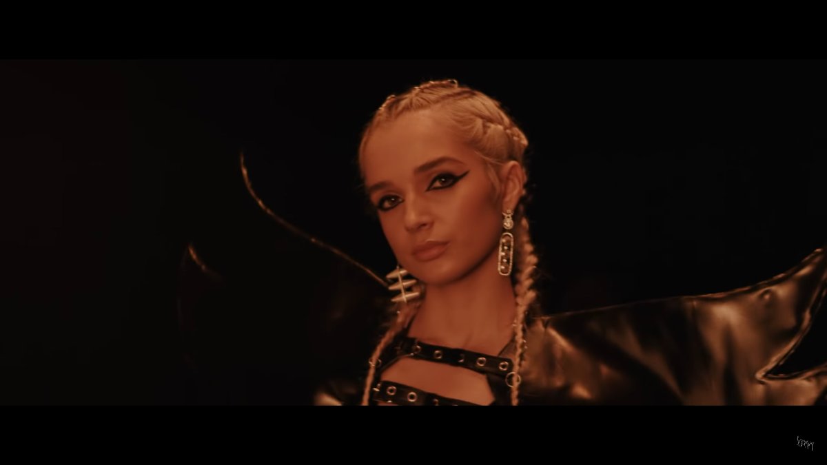 Poppy as a metal goddess in the video for I Disagree