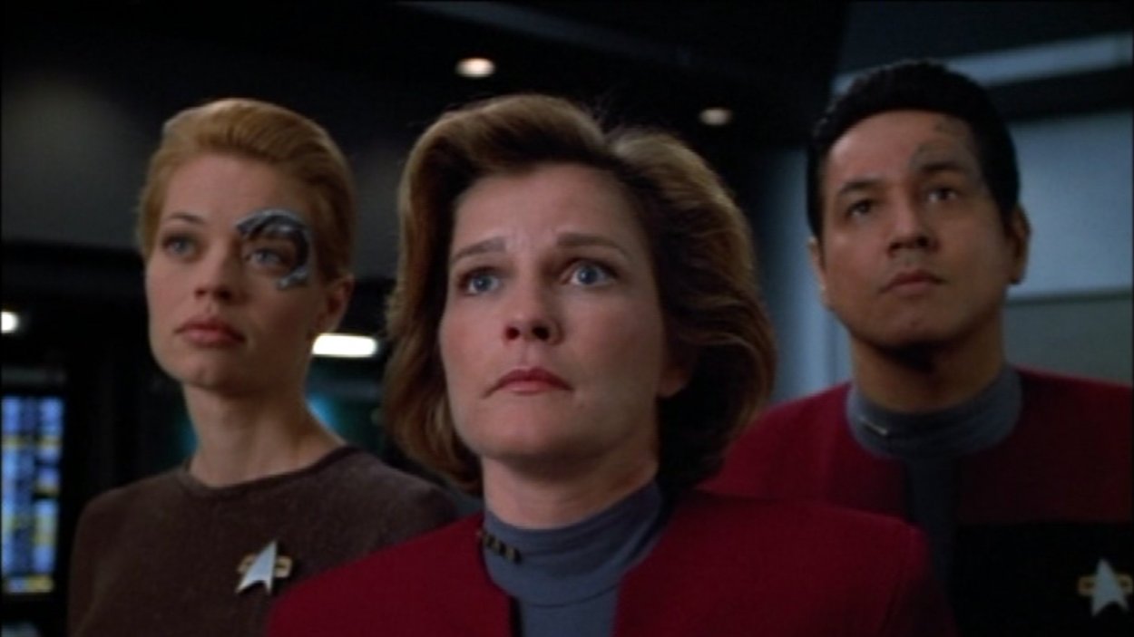 Seven of Nine, Janeway and Chakotay look at something