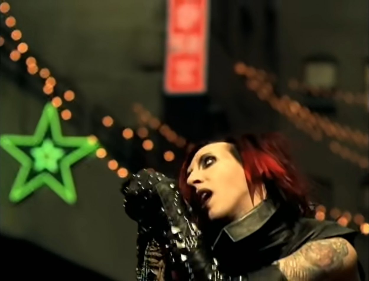 Marilyn Manson singing in the "Coma White" music video