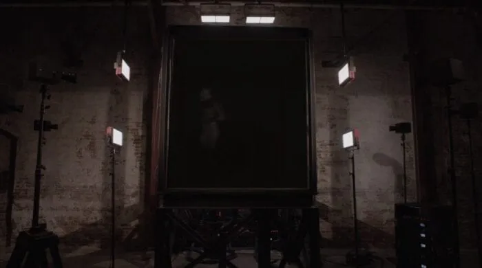 Judy appearing in a glass box from Twin Peaks the Return