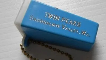 blue single slide rectangular viewer the size of a keychain, embossed with "Twin Peaks Snoqualmie Valley, Wa" in gold.