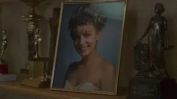 prom photo of Laura Palmer on a table in the Palmer house