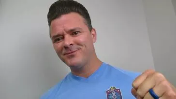 Dustin Starr rocks a Memphis T-shirt