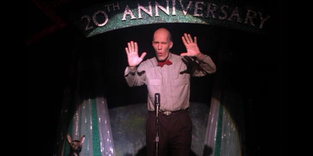 The giant on the miss twin peaks stage waving his arms to warn cooper