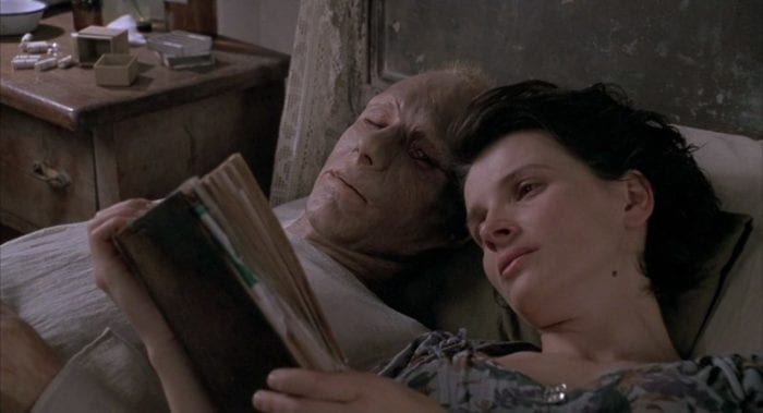 Hana, Almásy's nurse, reads to him in an Italian monastery 