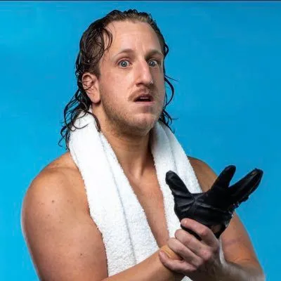 Levi Shapiro pulls on that deadly black glove