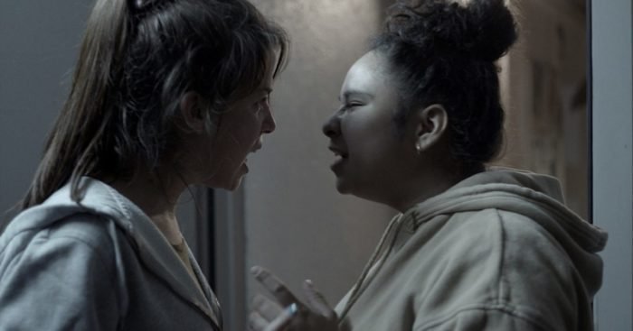 Novinha berates an intern at the facility