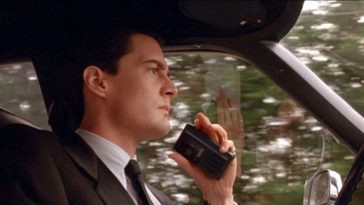 Cooper (Kyle MacLachlan) on the tape recorder while driving his car