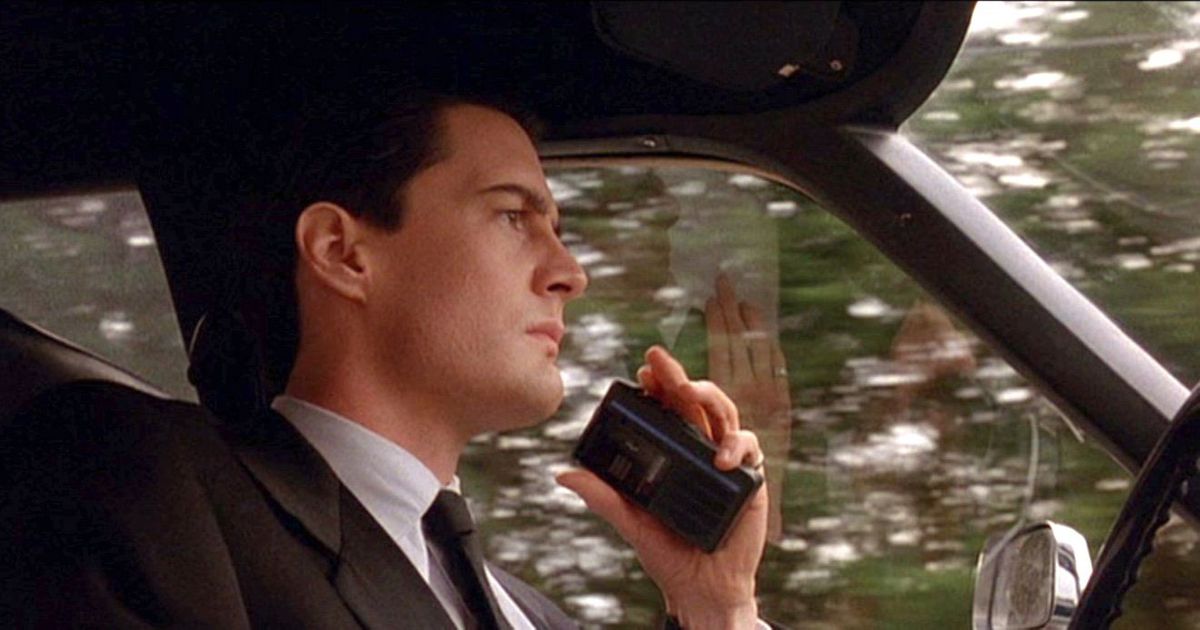 Cooper (Kyle MacLachlan) on the tape recorder while driving his car
