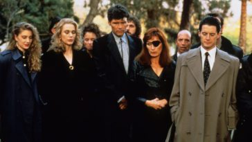 Shelly, Norma, Ed Nadine, and Cooper all in a line at the side of Laura Palmer's grave at her funeral