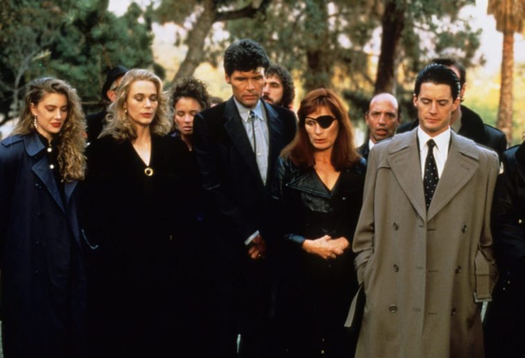 Shelly, Norma, Ed Nadine, and Cooper all in a line at the side of Laura Palmer's grave at her funeral