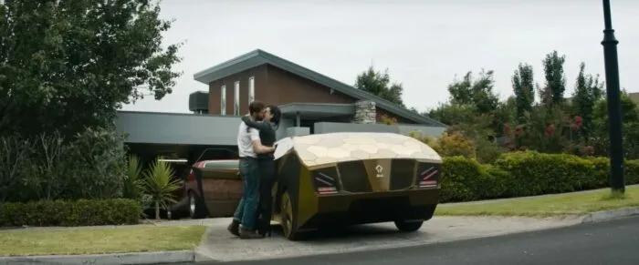 Grey and Asha kissing