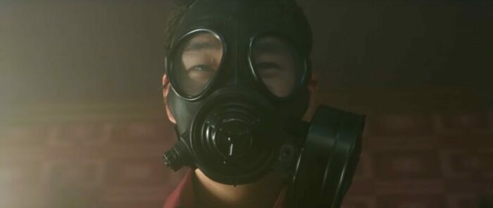 Woo-jin in a gas mask