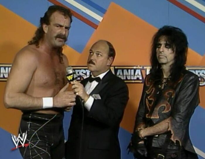 Jake Roberts and Alice Cooper give Mean Gene a backstage scoop