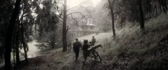 Three boys travel to a home through the woods in PARVULOS.
