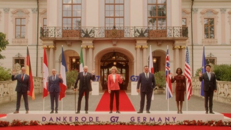 World leaders lining up for a picture
